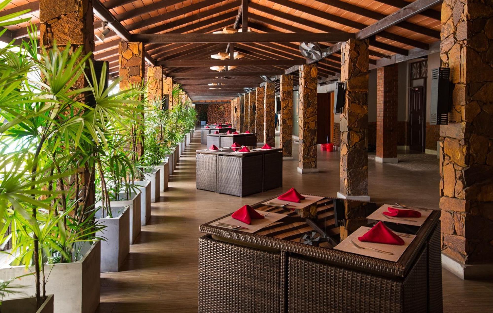 The Full Moon Hotel คาตุนายากา ภายนอก รูปภาพ