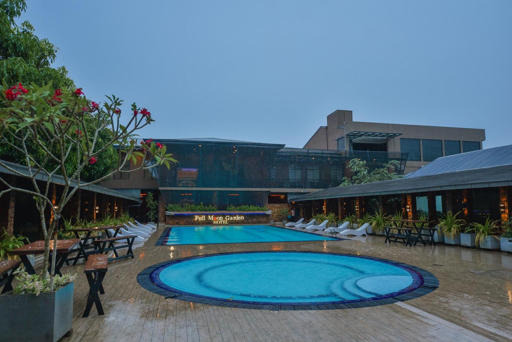 The Full Moon Hotel คาตุนายากา ภายนอก รูปภาพ