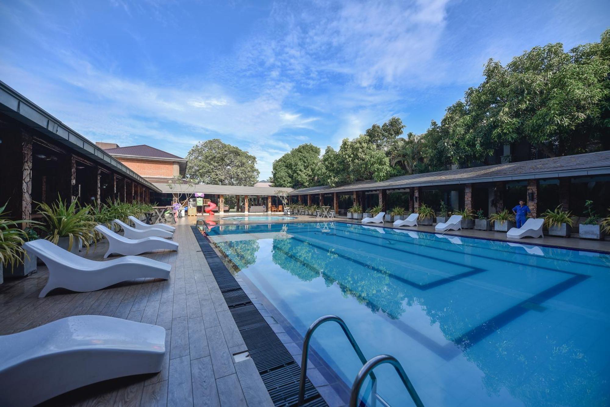 The Full Moon Hotel คาตุนายากา ภายนอก รูปภาพ